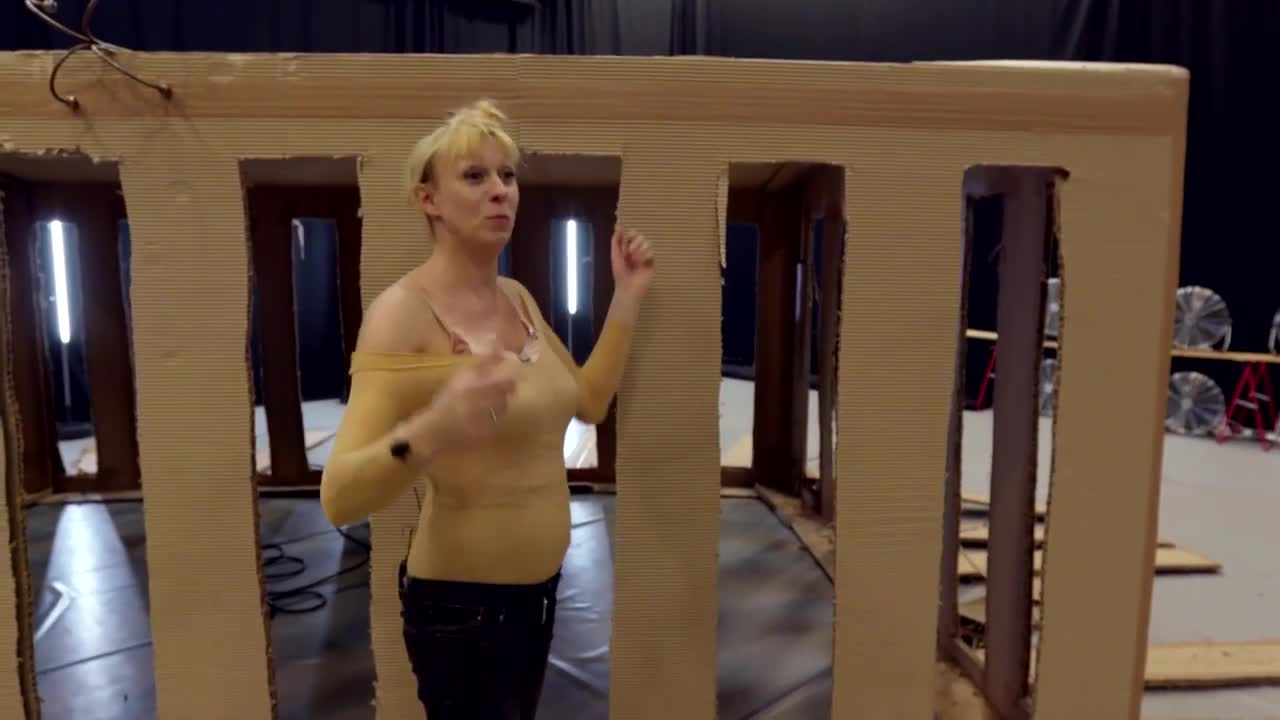 Vidéo "Contes immoraux (1) - Maison mère", Phia Ménard, présentation